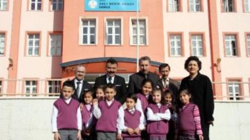 Suriyeliler İ&ccedil;in İla&ccedil; Topladılar