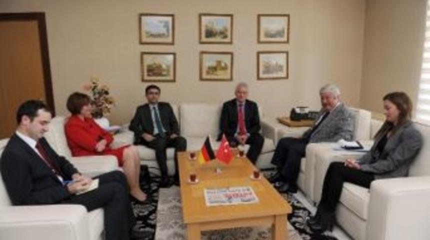 Almanya Federal Cumhuriyet El&ccedil;isi&rsquo;nden Başkan Akaydın&rsquo;a Ziyaret