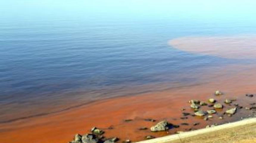 İl&ccedil;e halkı ne olduğunu merak ediyor