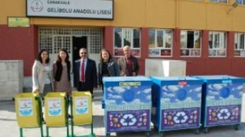 Okullara geri kazanım kutusu konuldu