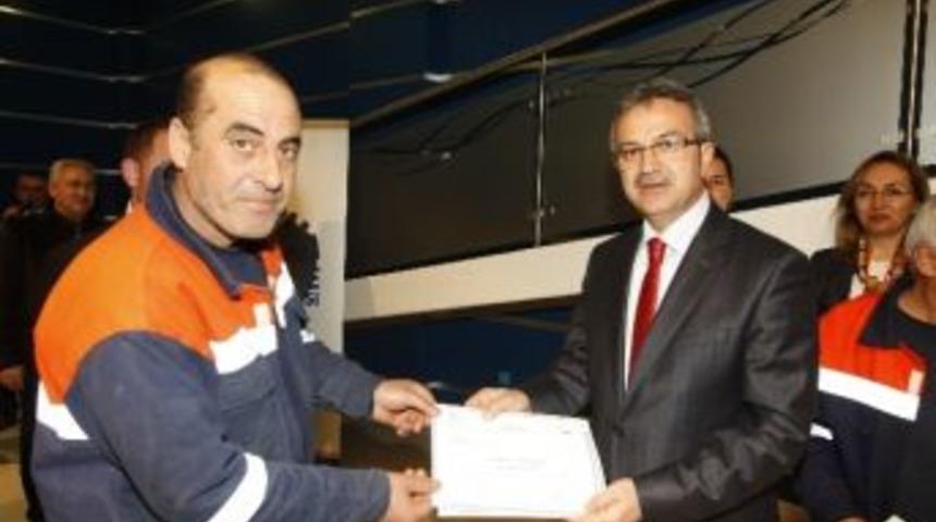 Başkan K&ouml;şker Temizlik Personeline Sertifika Verdi