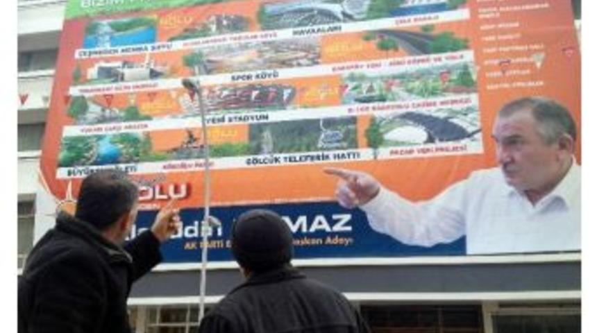 Dev Hizmet Pankartına Yoğun İlgi