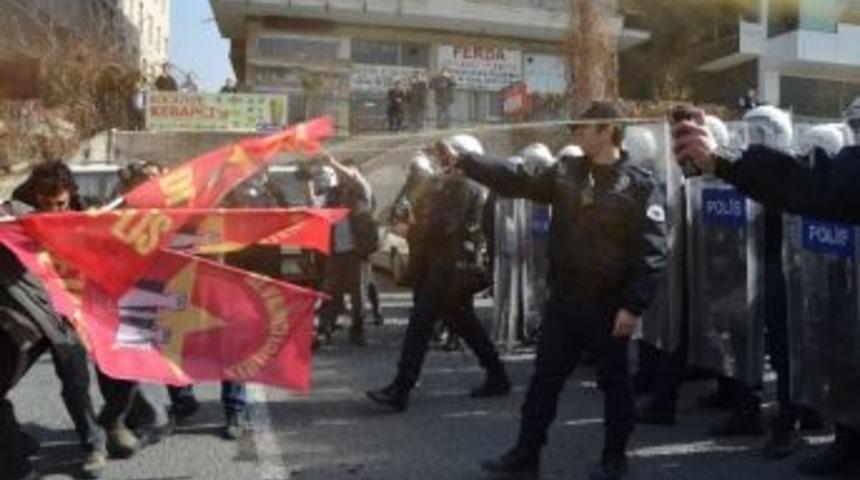 Ak Parti İl Başkanlığı'na Y&uuml;r&uuml;yen Gruba Polis M&uuml;dahelesi