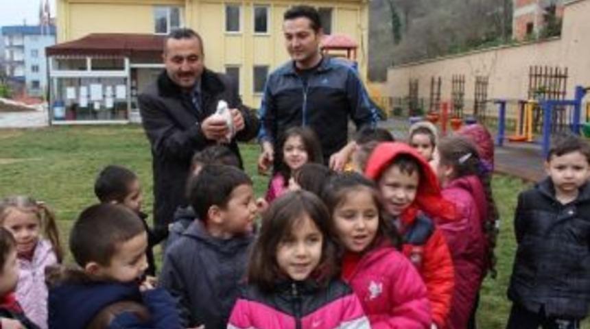 Postacı G&uuml;vercinleriyle Haberleşiyorlar