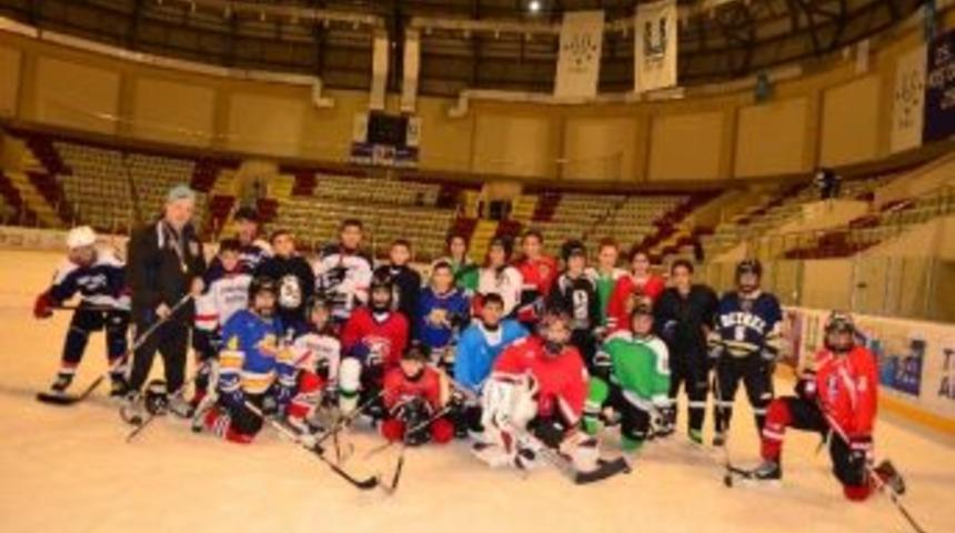 Erzurum&rsquo;da Buz Salonları Dolup Taşıyor