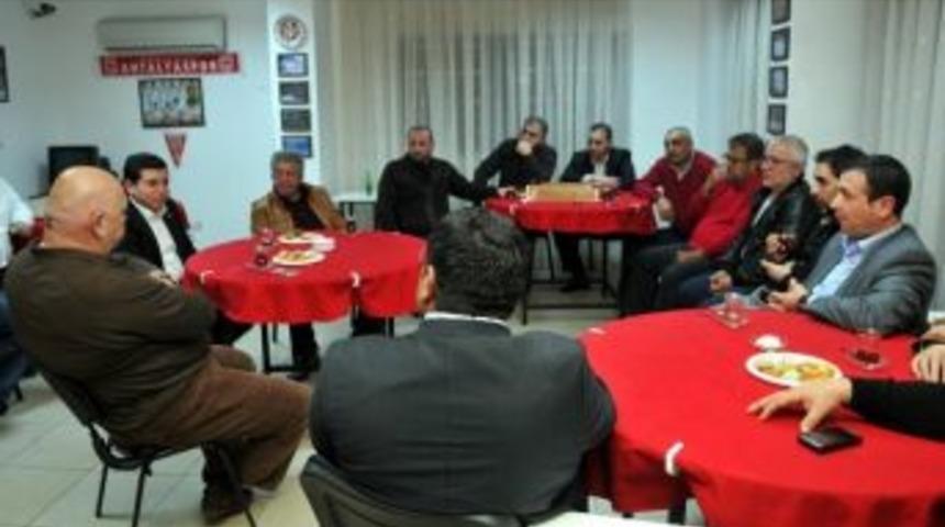 Başkan T&uuml;t&uuml;nc&uuml;, Antalyaspor Derneğini Ziyaret Etti