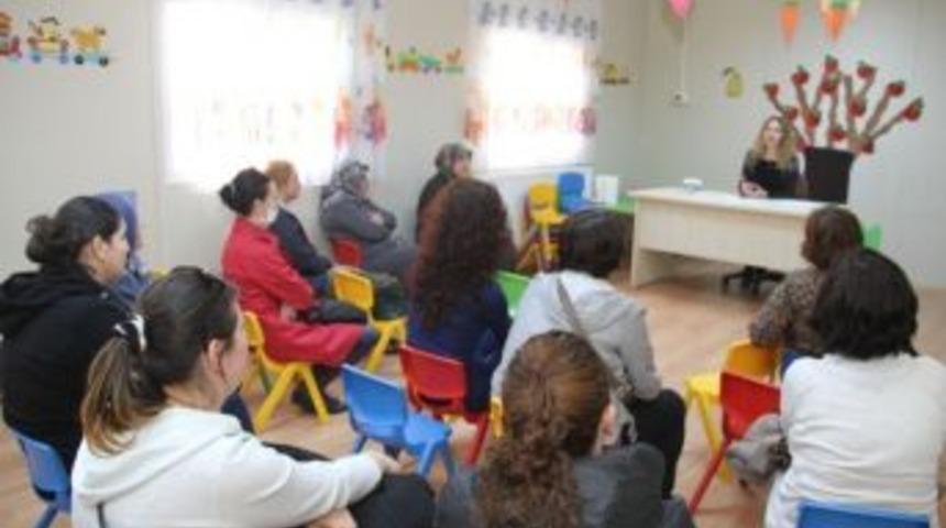 &Ccedil;ocuklar Kreşte Veliler Eğitimde