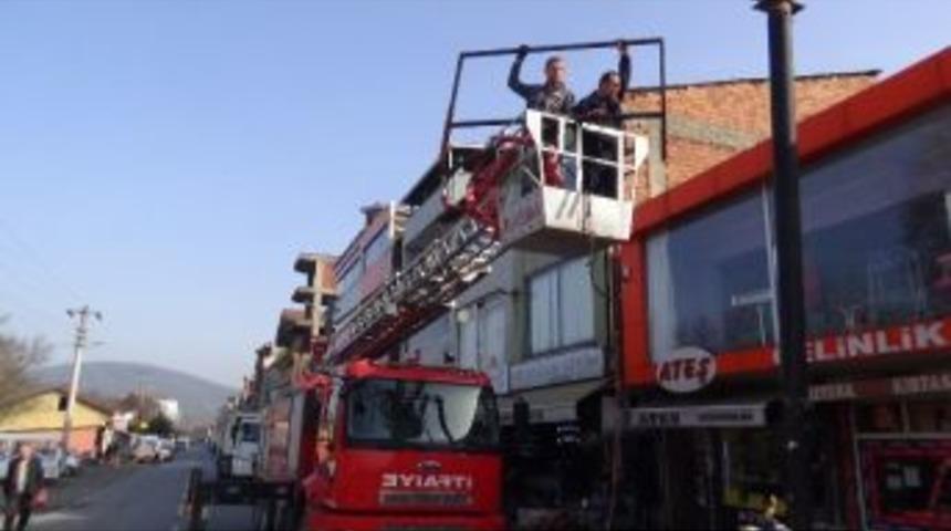 Saltukova&rsquo;da Tehlike Arz Eden Panel S&ouml;k&uuml;l&uuml;yor