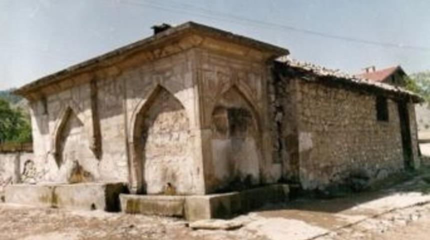 Zopran K&ouml;y&uuml;nde Bulunan Tarihi &Ccedil;eşme Ve &Ccedil;amaşırhane Restore Edilecek