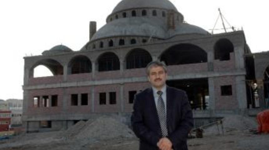 &Uuml;niversite Cami İnşaatı T&uuml;m Hızıyla S&uuml;r&uuml;yor