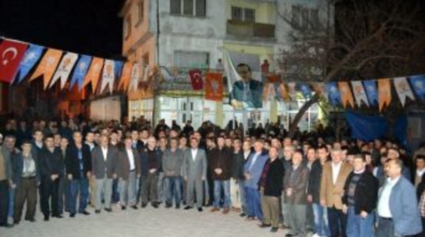 Bigadi&ccedil;&rsquo;te Ak Parti Adayına Sevgi Seli