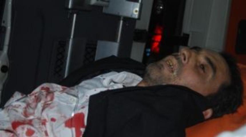 Meyhanede Tartıştığı Arkadaşını Satırla Yaraladı