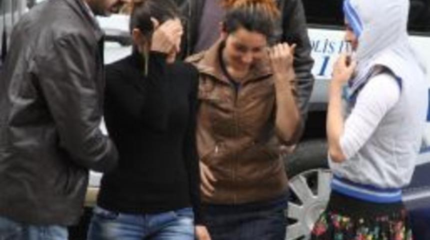 Evden Hırsızlık Yapan 3 Kadın Yakalandı