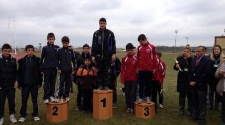 Vanlı Atletlerden B&uuml;y&uuml;k Başarı