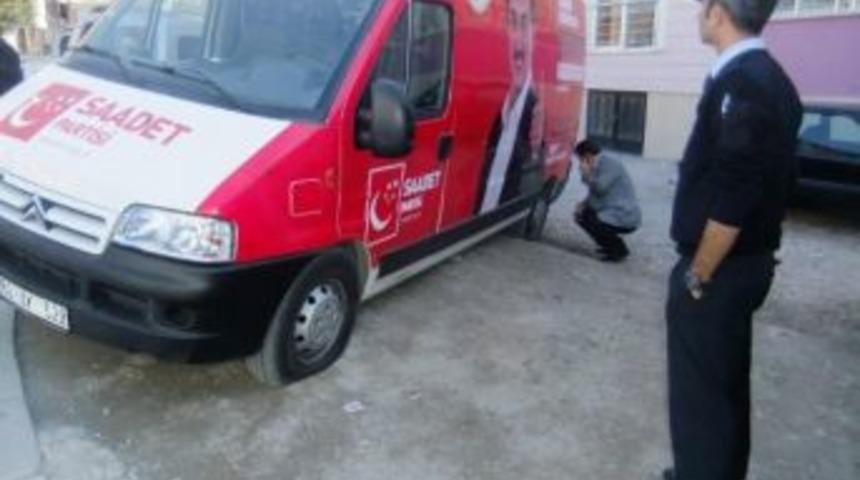 Se&ccedil;im Aracının Lastiklerini Kestiler