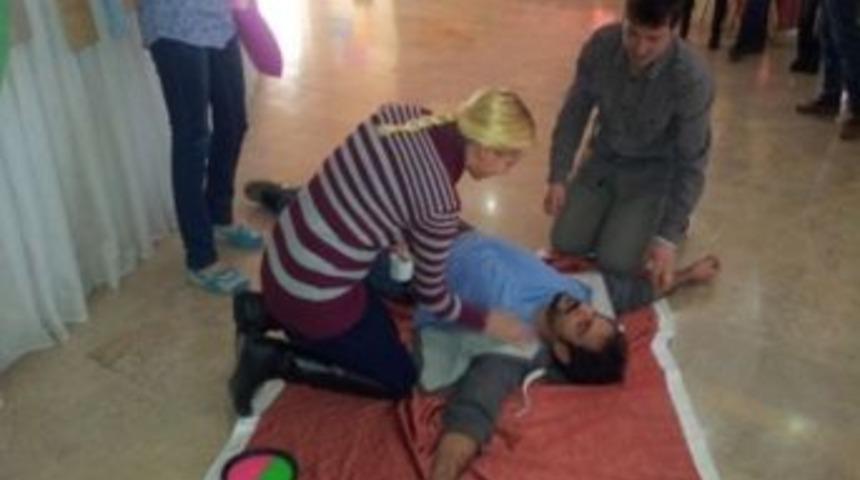 Aksaray'da &Ouml;ğrencilere İlk Yardım Eğitimi