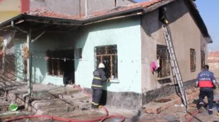 Konya'da M&uuml;stakil Evde &Ccedil;ıkan Yangın Korkuttu