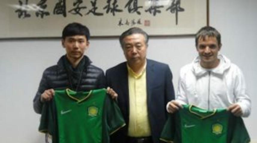 Batalla &Ccedil;in Kul&uuml;b&uuml;ne İmzayı Attı