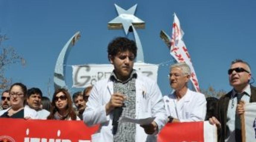 Asistan Doktorlar İş Bırakma Eylemi Yaptı