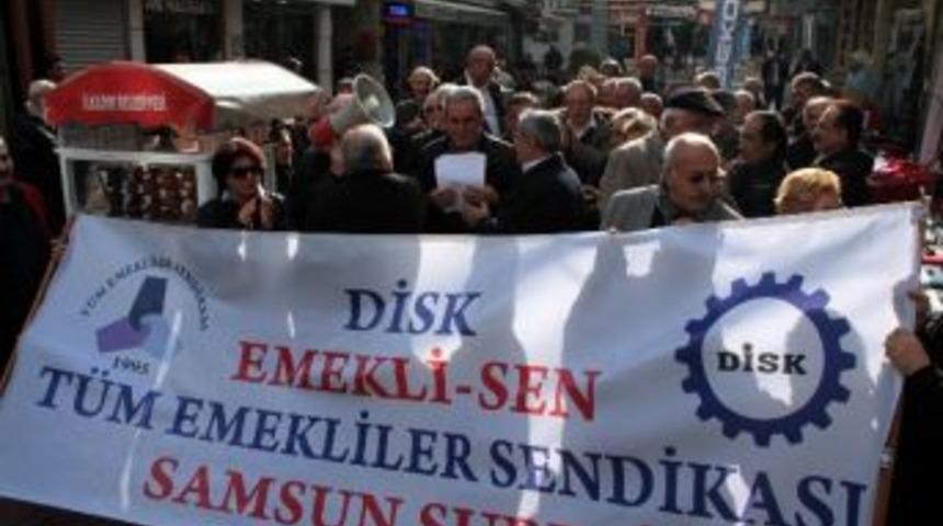 Emekliler Sağlıktaki Sorunları Protesto Etti