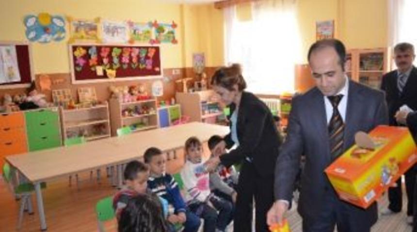 Minik &Ouml;ğrencilere Okul S&uuml;t&uuml; Dağıtıldı