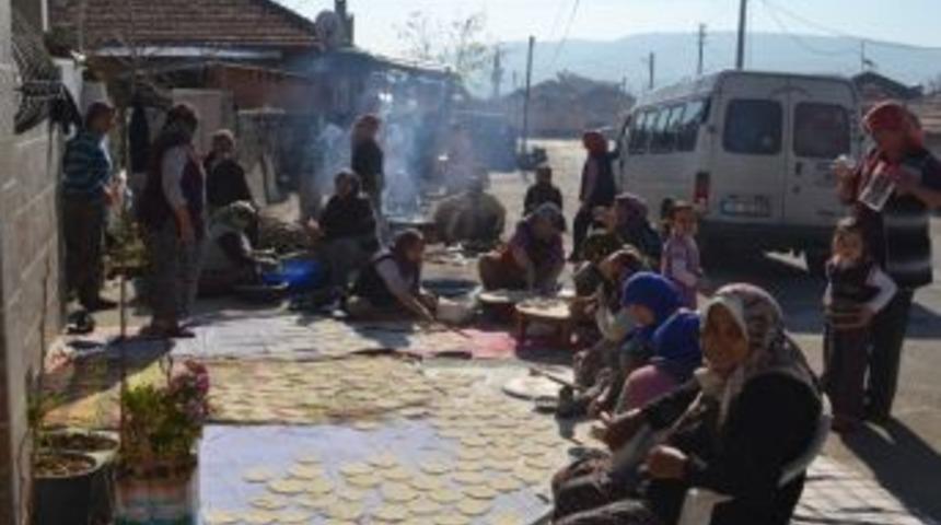 Kula'da Mahalleli Yağmur Duasına &Ccedil;ıktı