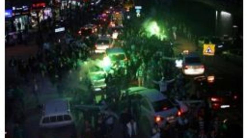 Bursaspor Taraftarları Tff Ve Y&ouml;netimi Protesto Etmek İ&ccedil;in Y&uuml;r&uuml;yecek