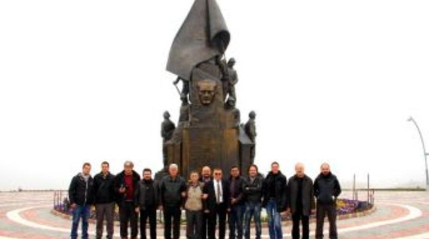 Tekirdağlı Gazeteciler Ağa&ccedil; Dikti