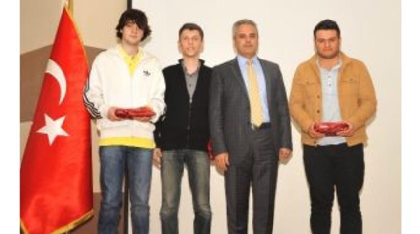 Kb&uuml; Başarılı &Ouml;ğrencileri Tablet İle &Ouml;d&uuml;llendirildi