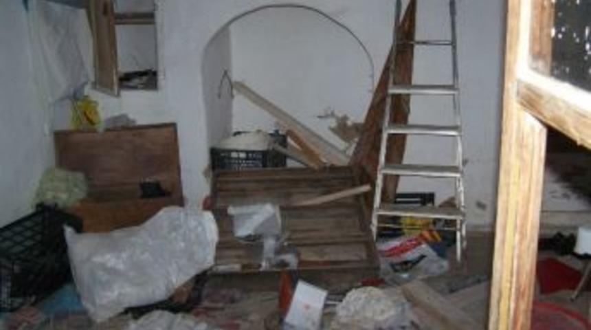 Korkuteli'nde Metruk Evler Tespit Edilerek Kapısına Kilit Vuruldu