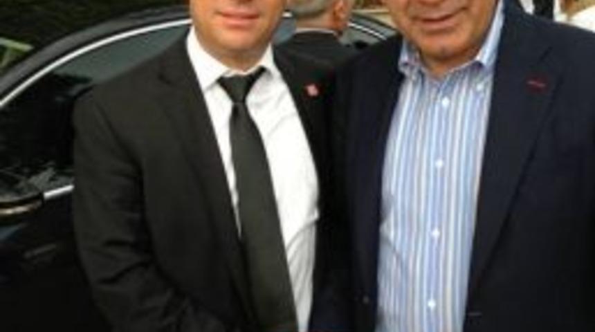 Adaylıktan &Ccedil;ekildi, Yerini Eşine Bıraktı