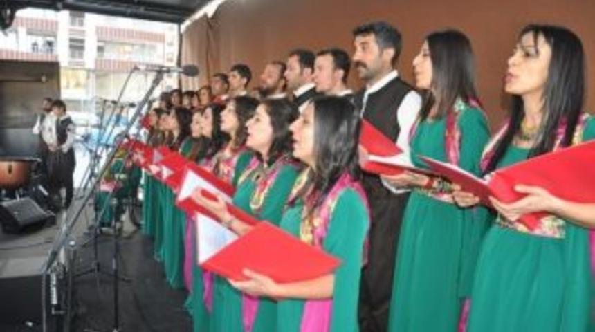 Hasankeyf Orkestrası Siirt&rsquo;te A&ccedil;ık Hava Konseri Verdi