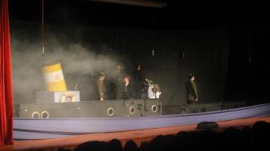 '1881' Tiyatrosu Mersinlilerden B&uuml;y&uuml;k Beğeni Topladı