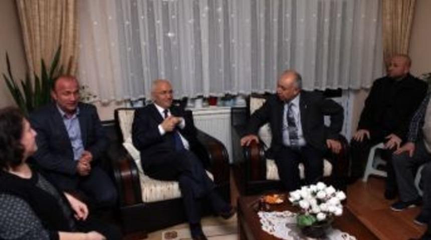 Yenimahalle Belediye Başkanı Yaşar’ın Ev Ziyaretleri Sürüyor