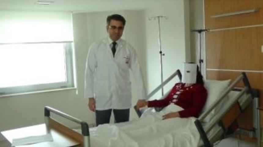 Gen&ccedil; Kadına Bağırsaktan Doğum Kanalı