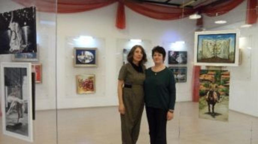 Gemlikli Kadın Ressamlar Bursa&rsquo;da Sergi A&ccedil;tı