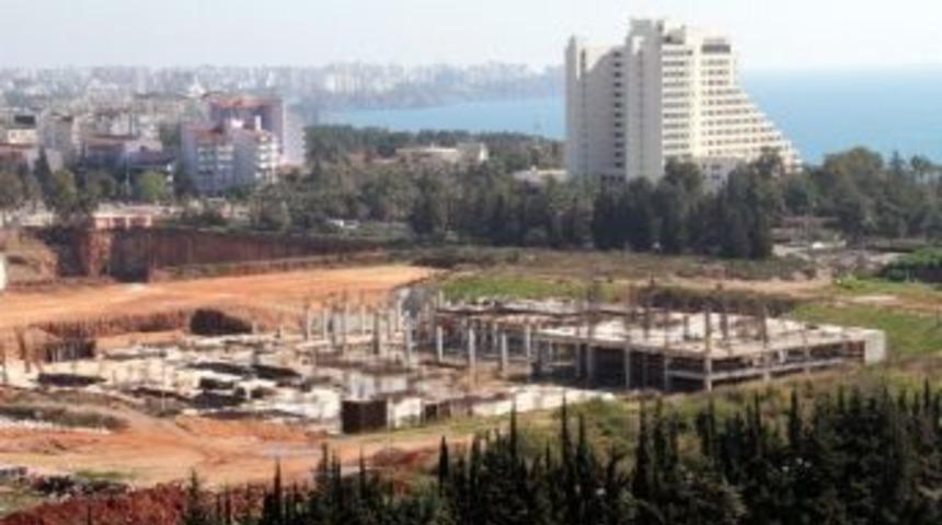 Stadyumda &Ccedil;alışmalar Devam Ediyor