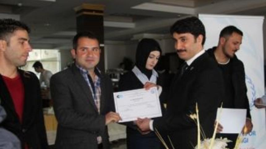 Gen&ccedil; Girişimcilere Sertifikaları Verildi