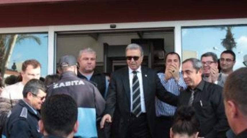 &Ccedil;eşme'de Faik Başkan'a Sevgi Seli