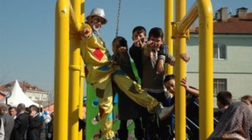 Temalı &Ccedil;ocuk Parkı A&ccedil;ılışı &Ccedil;ocuklarla Yapıldı