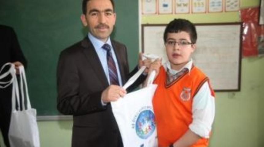 Hakkarili &Ouml;ğrenciler Avrupa Birliği Hakkında Bilgilendirildi