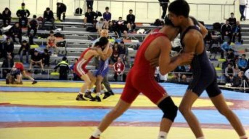 2014 Gen&ccedil;ler Grekoromen Ve Serbest G&uuml;reş T&uuml;rkiye Şampiyonası Başladı