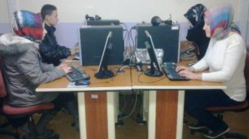 Hisarcık&rsquo;ta Hızlı Klavye Kursiyerleri T&uuml;rkiye Geneli Anlık Hız Yarışmalarında İlk 10'a Girdi