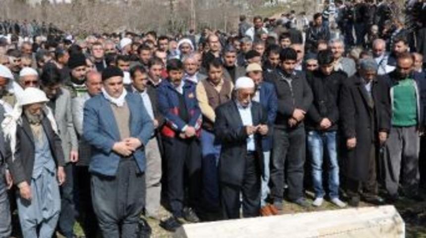 Yangında Yanarak &Ouml;len Derik'in Maskotu Toprağa Verildi