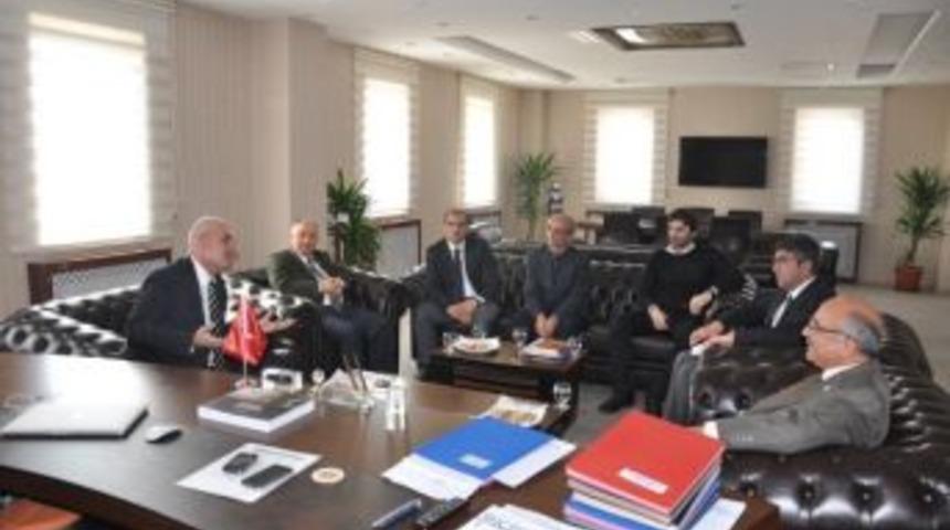 B&uuml; Rekt&ouml;r&uuml; Prof. Dr. Ulu&ccedil;am Hasankeyf İl&ccedil;esini Ziyaret Etti