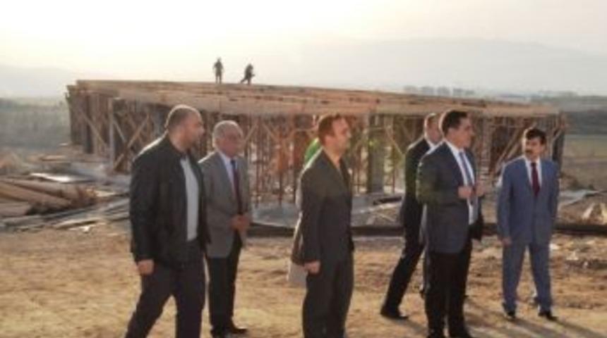 Vali K&uuml;&ccedil;&uuml;k, Engelsiz Yaşam K&ouml;y&uuml; İnşaatını İnceledi