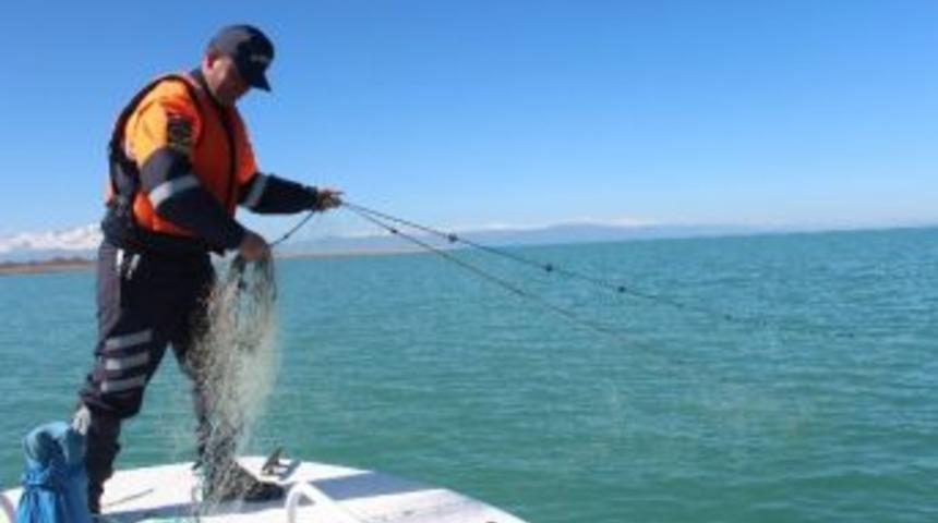 Jandarmadan Beyşehir G&ouml;l&uuml;&rsquo;nde Yasak Ağ Denetimi