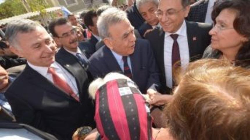 Kocaoğlu, Se&ccedil;im B&uuml;rosu A&ccedil;ılışına Katıldı