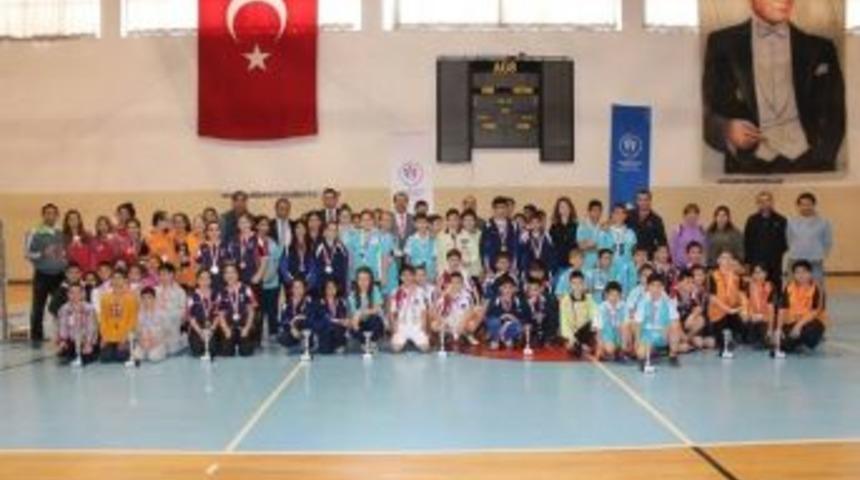 Badmintona Tanşu Aksoy Okulu Damgasını Vurdu