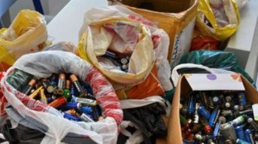 Liselilerden Atık Pil Ve Yağ Kampanyasına Yoğun İlgi